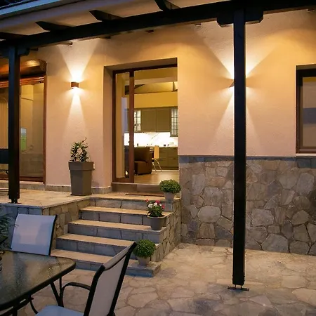 Under The Rocks Meteora Panoramic View Villa