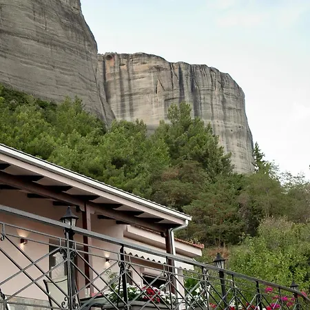 빌라 Under The Rocks Meteora Panoramic View 칼람파카