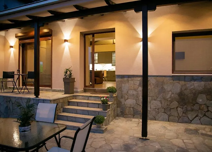 Under The Rocks Meteora Panoramic View Villa